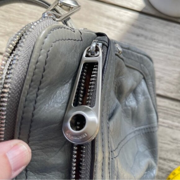 B Makowsky Gray Leather Crossbody Bag - Picture 4 of 10